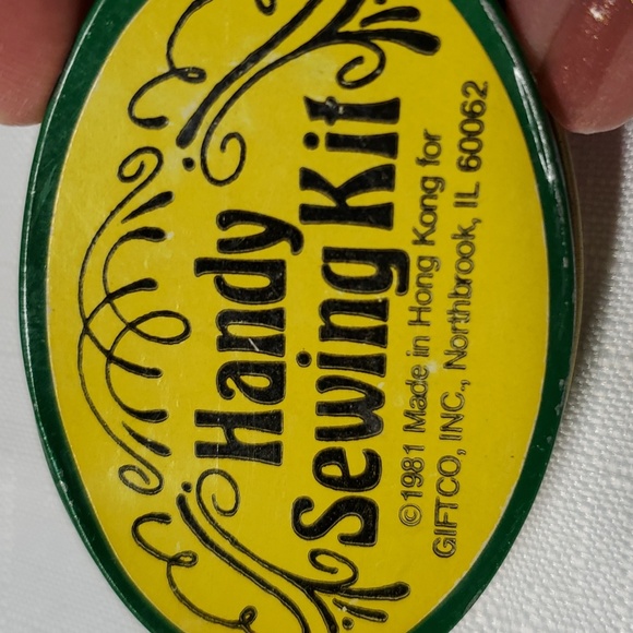 VTG Coca Cola Travel Tin & Sewing Supplies Handy Sewing Kit Retro Collectible - Picture 4 of 16